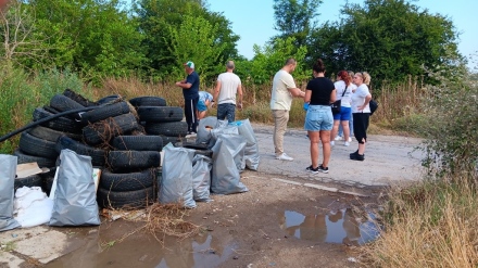 63 чувала с боклук и над 40 гуми събраха в парк “Писковец“ РИОСВ и Община Пазарджик