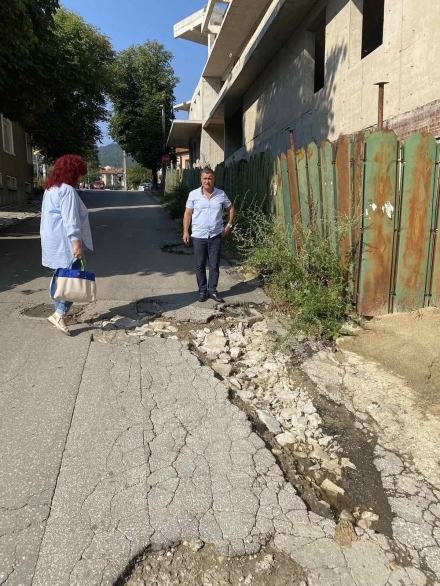 Община Велинград: Не предстои ремонт в ремонта, а поройният дъжд унищожи настилката