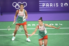 Сестри Стоеви тръгнаха с победа на олимпиадата пред погледа на президента Радев - Петър Мицин не сполучи на 400 м свободен стил
