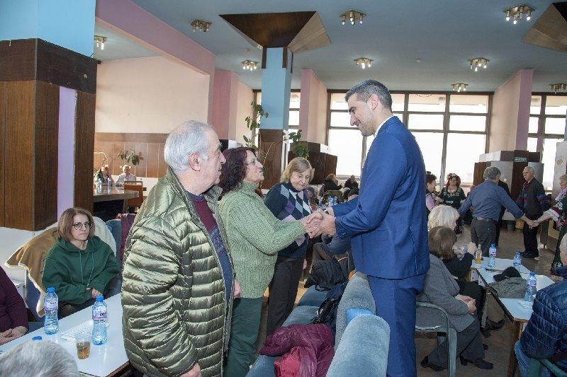 Изненади за всички пенсионерски клубове и клубове на инвалида в община Пазарджик за Международния ден на възрастните хора