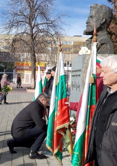 Поклон пред Ботев за 177-годишнината от рождението му /СНИМКИ/