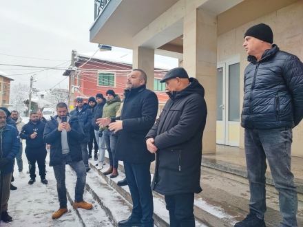 Протест заради режим на водата в Ракитово, кметът и шефът на ВКТВ говориха с протестиращите