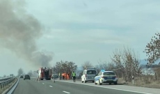 „Хюндай“ се самозапали на магистралата