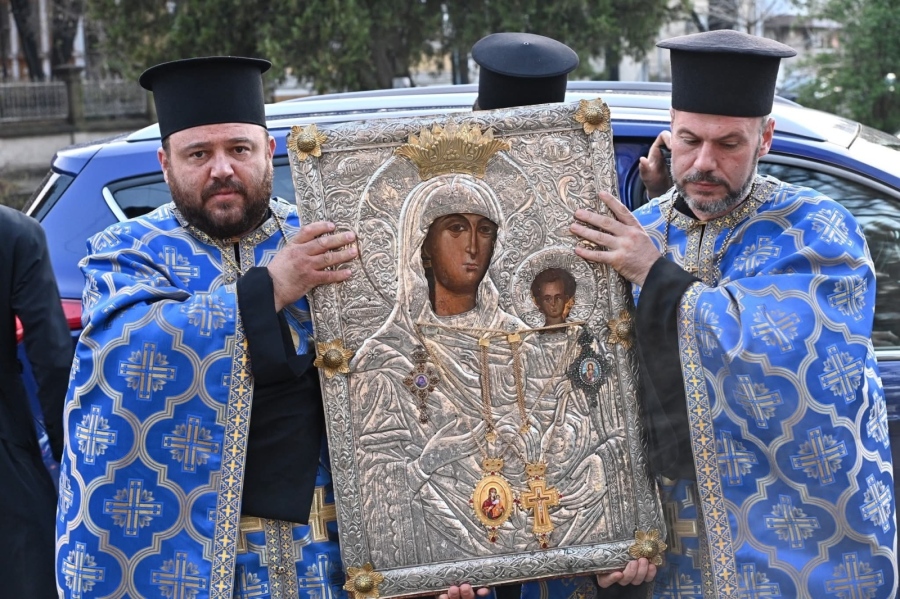 Чудотворната икона „Златна ябълка“ ще е във Ветрен тази вечер