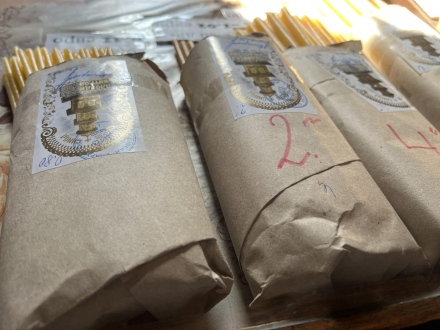 От днес църковните свещи са по 1 лев, пазарджиклийка предложи съветниците и Общината да купуват свещи за социално-слабите