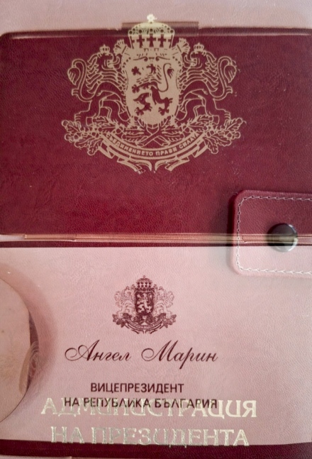 Дариха на музея в Батак книга от 1854 г., афиш от Независимостта и лични вещи на генерал Марин