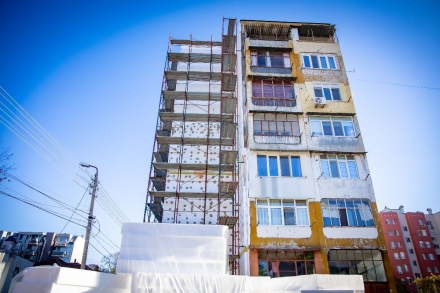 С 1,3 млн. лева започна санирането на блок на бул. “Георги Бенковски“ в Пазарджик