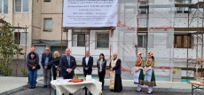 Започна санирането на поредния жилищен блок в Пещера