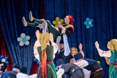 В Септември събраха 16 200 за близнаците Мите и Мони - и отец Йордан се включи с китарата в концерта под егидата на кмета и настоятелството