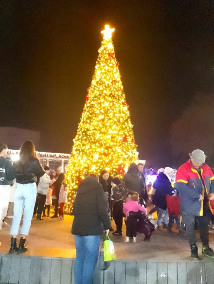 Запалват Коледната елха в Пазарджик на 5 декември