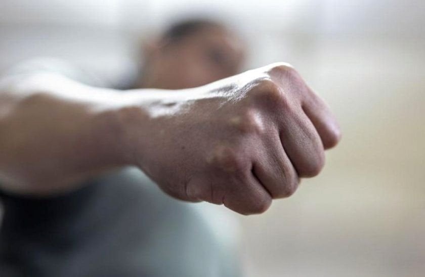 Само за 24 часа, в Септември и Ветрен, двама бащи сигнализирали за насилие, упражнено от синовете им