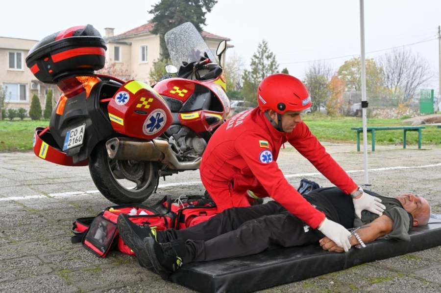 Кметът на Ивайло показа как се оказва първа помощ с мотор