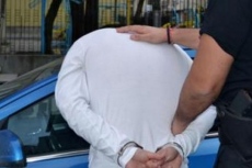 Мъж открадна бус и кола в Пазарджик