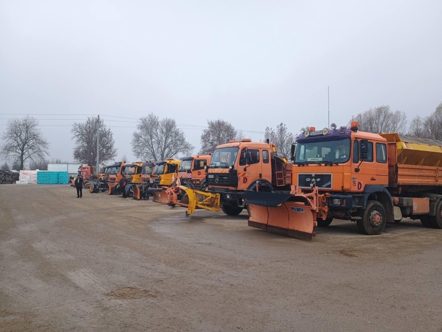 20 снегорина изкарва Община Пазарджик в очакване на снега, осигурени са сол, пясък и постоянни дежурства