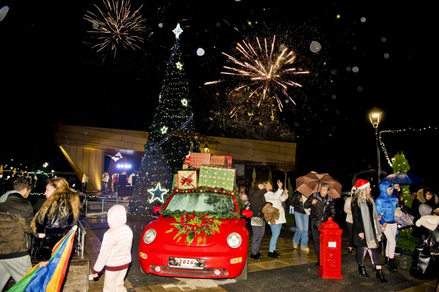 Предколедно: Снежанка на кокили, инфлуенсъри и 3D шоута