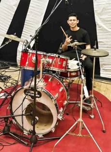 Етиен Леви обеща на млад барабанист среща със Стунджи