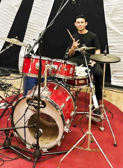 Етиен Леви обеща на млад барабанист среща със Стунджи