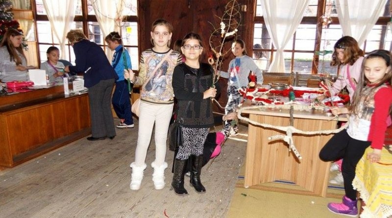 Сурвакарска работилница в Етнографската експозиция на РИМ-Пазарджик от 16 до 18 декември