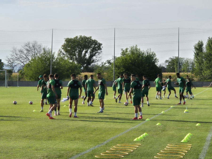 Без 9 основни футболисти Хебър излиза в последния си мач за годината, Митов взе юноши