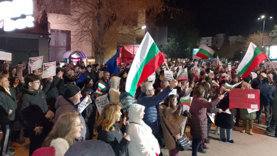 На Фокус: Оставка!