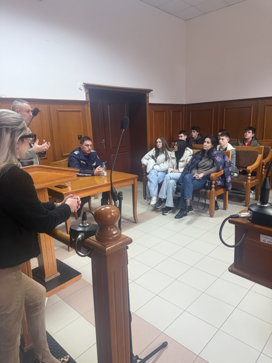 Лекция и специални значки за учениците от Районния съд във Велинград в Деня на отворените врати