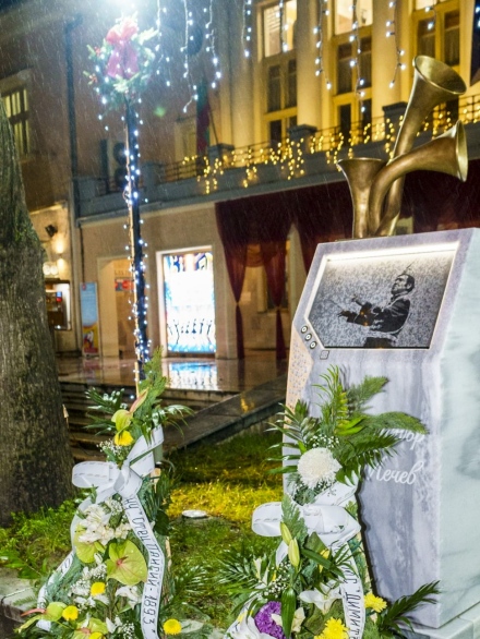 Наследство в камък, бронз... и звук в паметник на Димитър Мечев