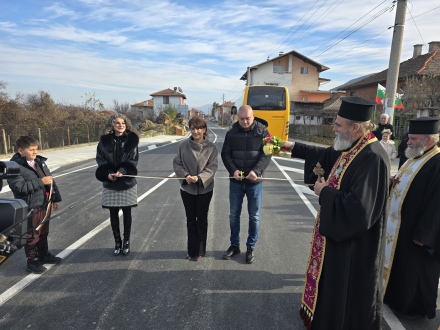 В Козарско днес откриха ремонтирания общински път