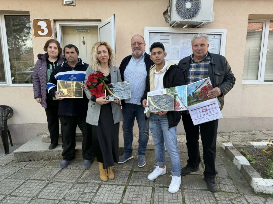 Община Лесичово награди с грамоти най-отличилите се свои жители през година