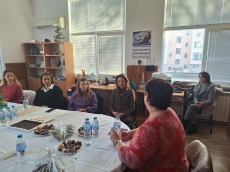 Професионална гимназия по фризьорство и ресторантьорство стартира проект за ограмотяване и квалификация