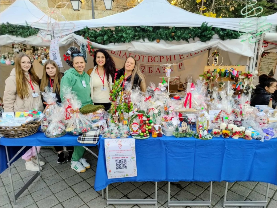 Над 3000 лева събра тазгодишният Коледен базар на Майките