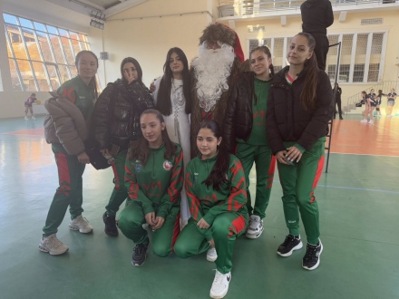 Дядо Коледа лично посети коледния волейболен турнир в Костандово