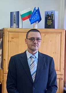 Светли коледни празници и щастлива Нова2026 година!