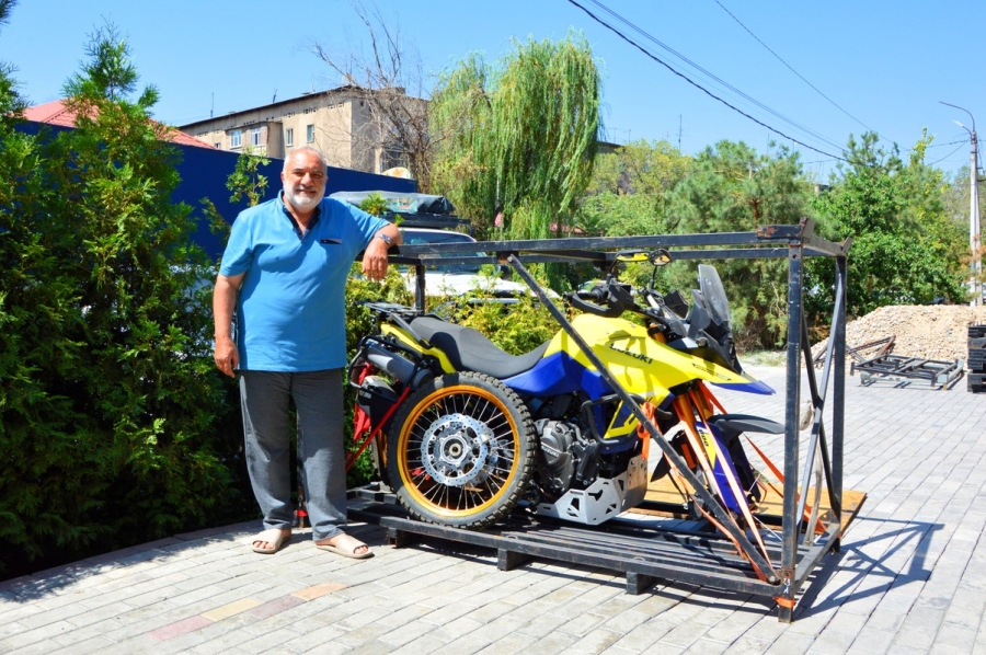 Мотоциклетното пътешествие на Владич /2/ Голямото чакане за Киргизстан и Таджикистан