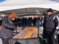 И подаръци за непознати имаше в традиционната Панагюрска коледна наздравица