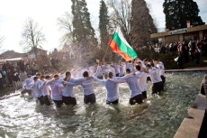 Подарък за всеки, който се хвърли за кръста, е приготвила кметицата на Септември