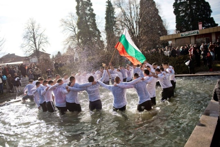 Подарък за всеки, който се хвърли за кръста, е приготвила кметицата на Септември