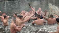 За трета поредна година 18-годишният Валентин Стойнов от Плувен клуб „Чепинец“ хвана кръста на минералния плаж във Велинград