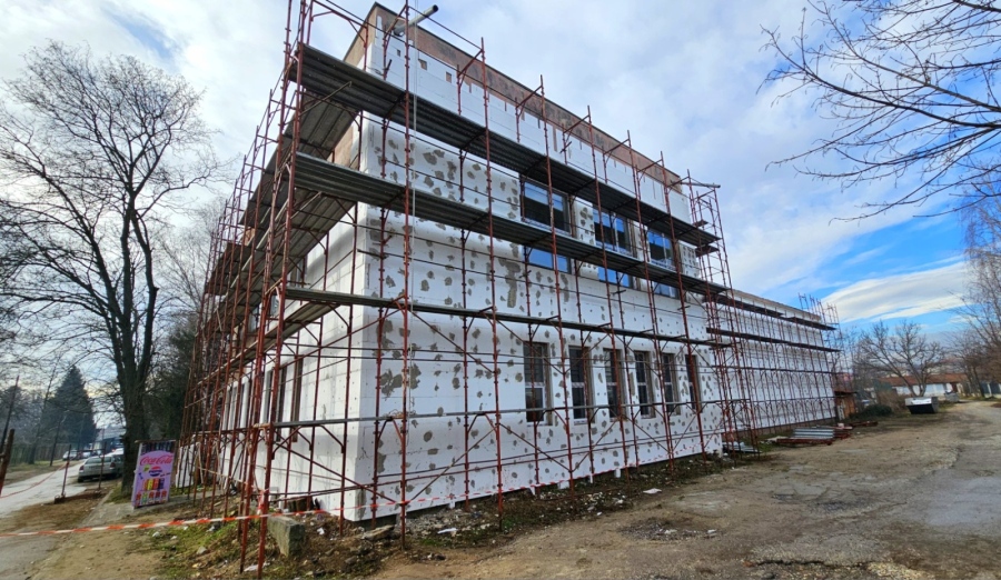 Санират спортната зала „Орчо войвода“ в Панагюрище