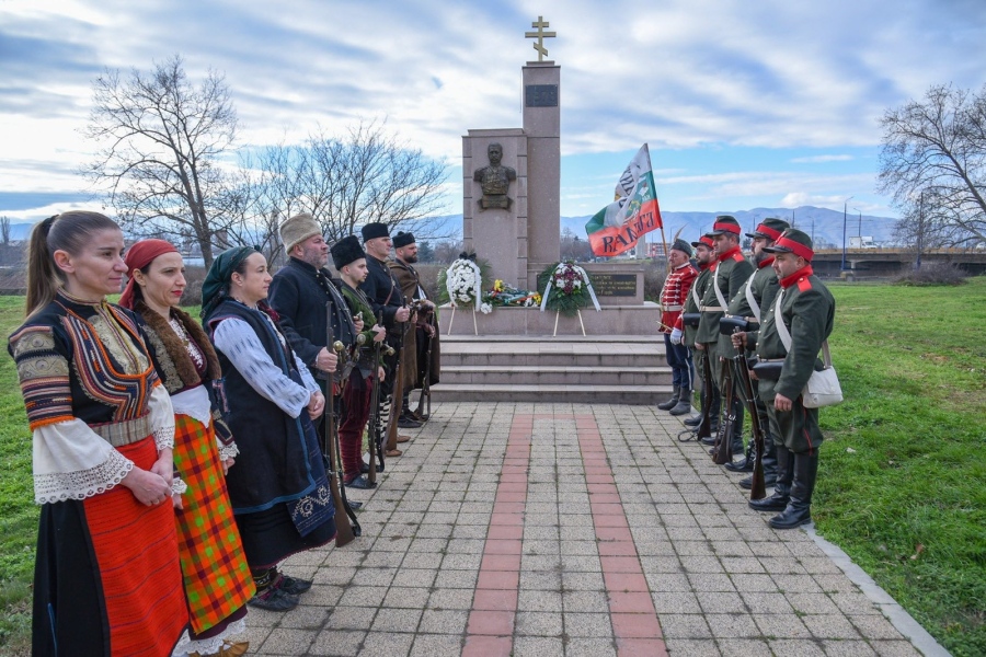 Днес Пазарджик сведе глава пред онези смели българи, които преди 148 години извоюваха Свободата ни