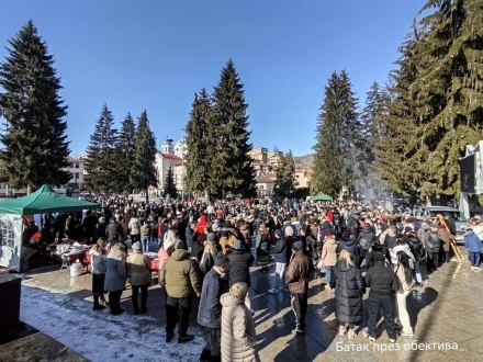 Празникът на баташкия суджук  и тънките мезета събра любители на традициите в историческия град