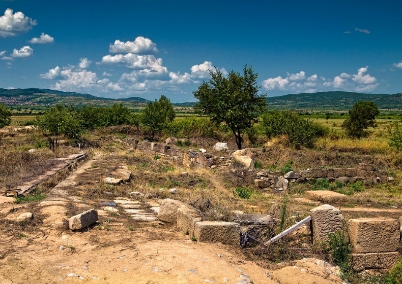 Млад мъж открадна охранителна камера от Емпорион Пистирос във Ветрен