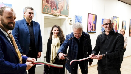 Искряща от светлина изложба на Стоян Динков