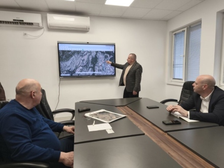 Вертикална маркировка и стоманена ограда в невралгичните пътни участъци обсъждаха в Панагюрище