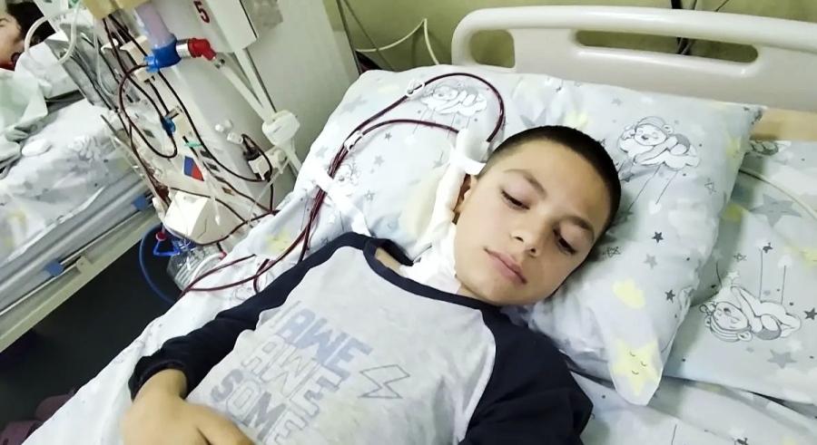 За броени дни парите за двете трансплантации на Емо са събрани