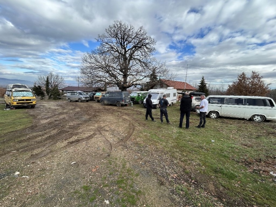 Volkswagen Бус Клуб България е очарован от Гергьова черква до Ветрен дол