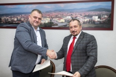 Алеята на свободата от Панагюрище до местността Оборище е най-важният проект в новия дарителски договор на „Асарел-Медет“