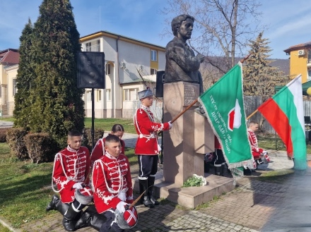 С възпоменателната церемония-поклонение Пещера отбеляза 153-тата годишнина от гибелта на Апостола