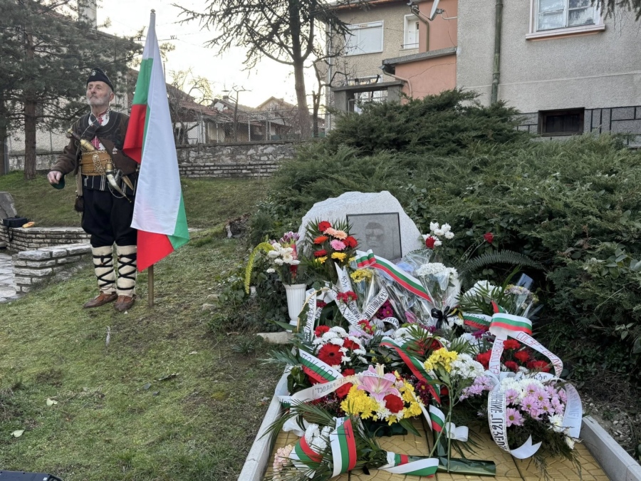 Почетен караул от клон „Родопчани“ отдаде почест на Левски във Велинград