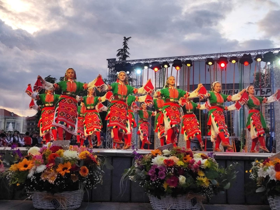 С концерт на “Чудесия“ започват празничните събития по повод 55- годишнината на Младежки дом – Пазарджик