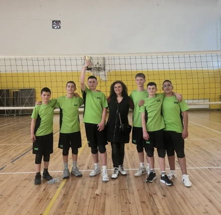 Отлично представяне на СУ “Кирил и Методий“ – с. Нова махала в областното първенство по волейбол
